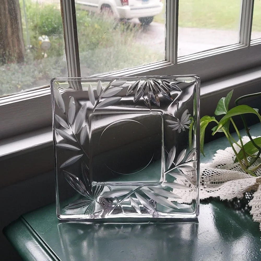 MIKASA ISLAND BREEZE CRYSTAL PICTURE FRAME ETCHED & FROSTED 4x4 SQUARE